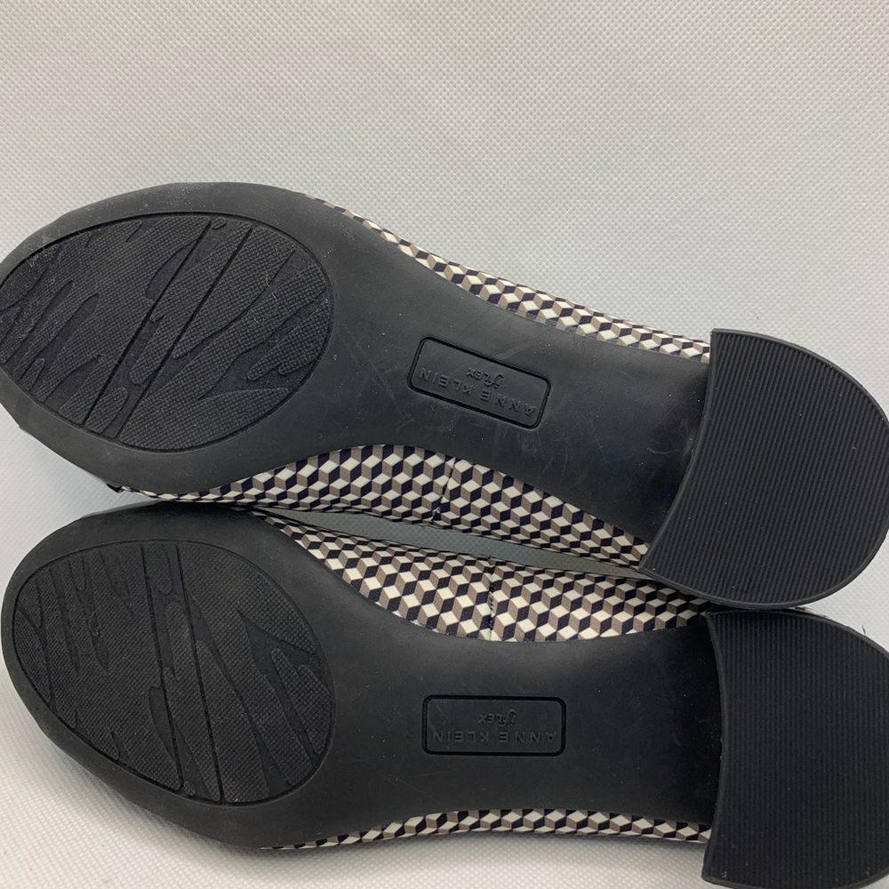 Anne Klein Black & White Patterned Block Heels Pumps - Picture 6 of 8